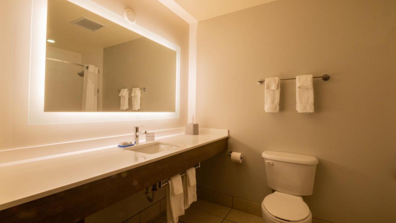 Holiday Inn Express Hotel & Suites Mankato East By Ihg Exterior photo