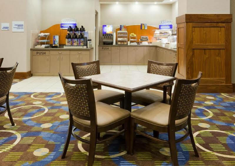 Holiday Inn Express Hotel & Suites Mankato East By Ihg Exterior photo