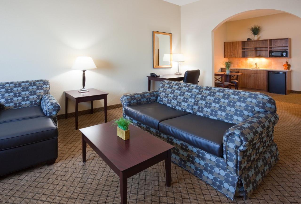 Holiday Inn Express Hotel & Suites Mankato East By Ihg Exterior photo