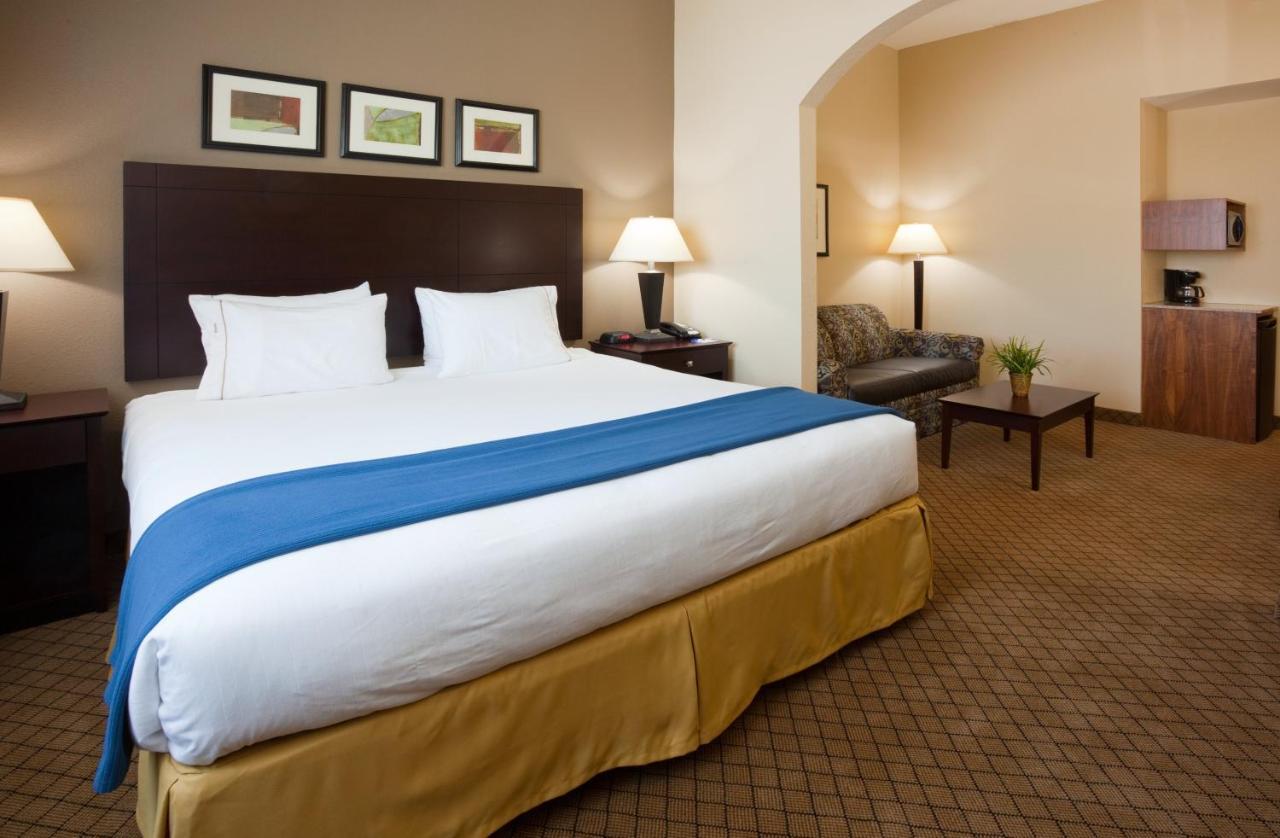 Holiday Inn Express Hotel & Suites Mankato East By Ihg Exterior photo